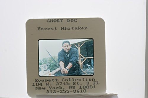 תצלום שקופיות של יער וויטקר בסצנה מהסרט האמריקני כלב רפאים ב -1999.